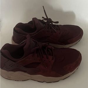 Burgundy huaraches